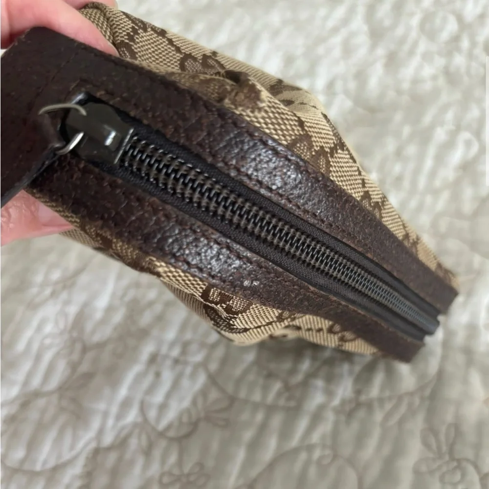 🎈SOLD🎈Gucci Monogram Pouch - Picture 4 of 7